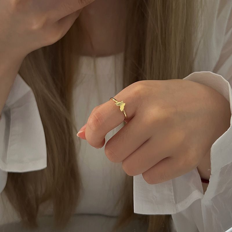 Anello Gufa Su Circle da donna, design di nicchia, sensazione di alta qualità, simulato oro sabbia vietnamita, indice solido_voghion.com