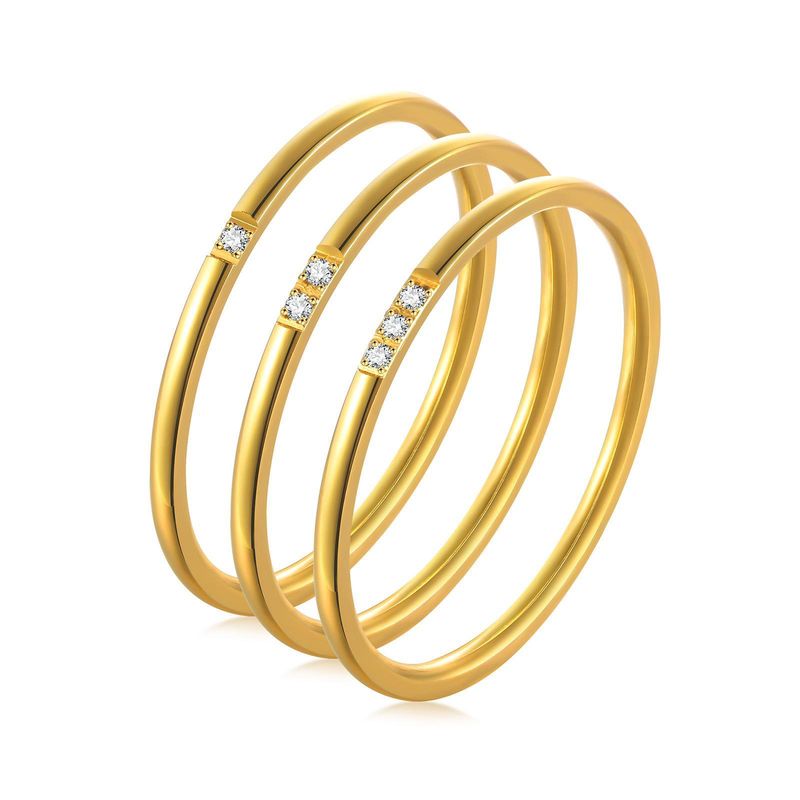 Bague minimaliste en acier titane et oxyde de zirconium pour femme - Design géométrique élégant pour un usage quotidien. Bijoux trois zircons_voghion.com