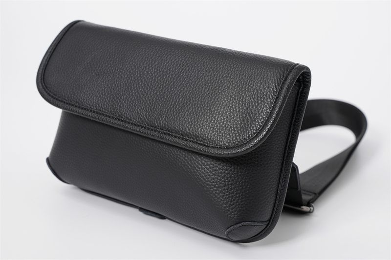 echtem Leder, coole Herrentasche, trendige One-Shoulder-Tigerkopftasche, Umhängetasche aus Rindsleder_voghion.com