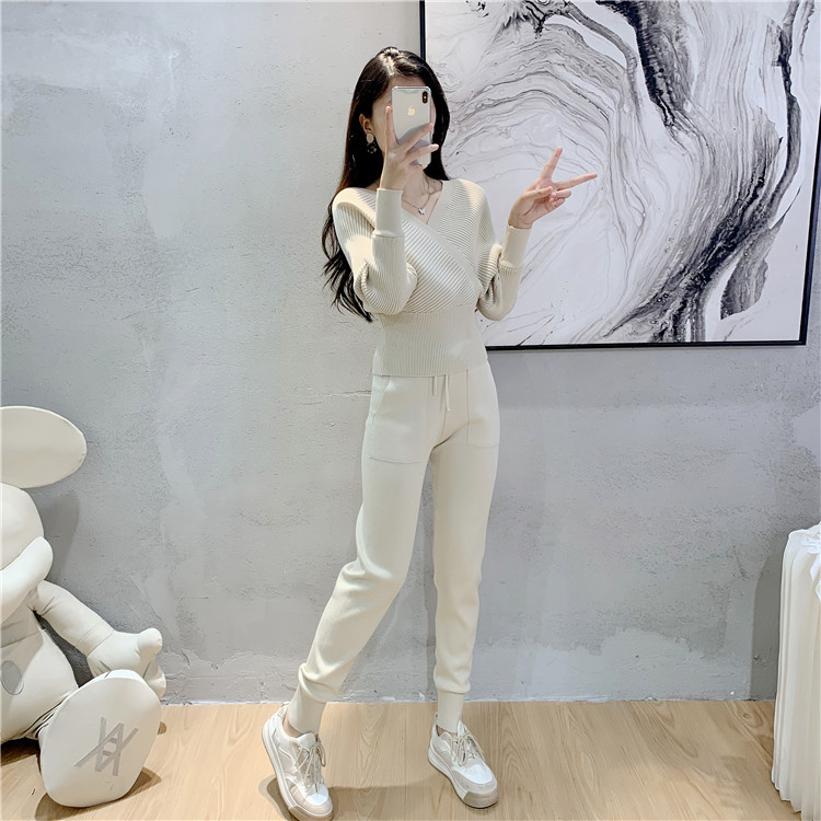 Women's small double V-neck sexy off-the-shoulder short temperament fashion suit knitted two-piece set_voghion.com