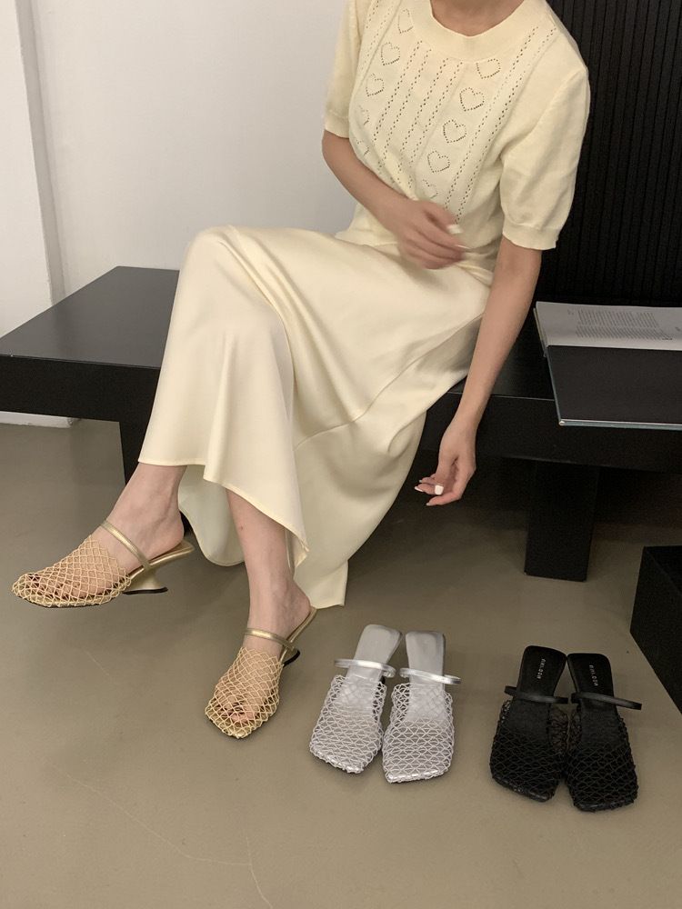 Sandali con tacco a zeppa in maglia nera traspirante casual alla moda estiva 2024 da donna francesi, con testa quadrata cava, di nicchia_voghion.com