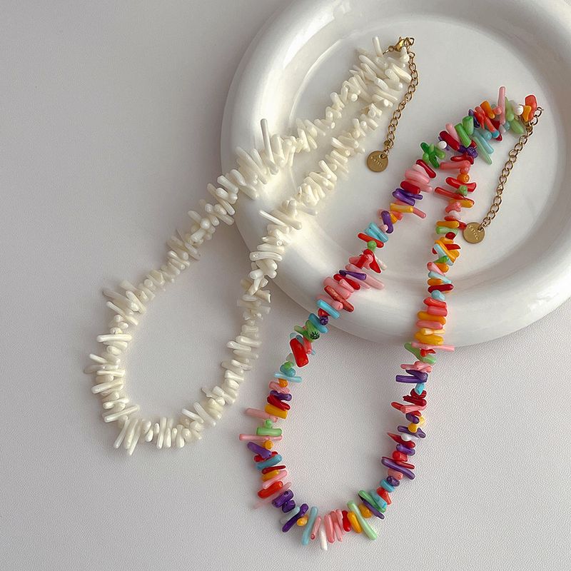 Design minimalista, colar de coral estilo barroco, férias femininas no Instagram, estilo praiano, corrente versátil para clavícula_voghion.com