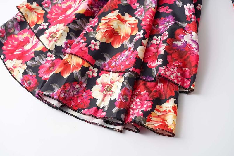 Abito estivo da donna con scollo a V profondo e maniche a sette quarti stampato_voghion.com