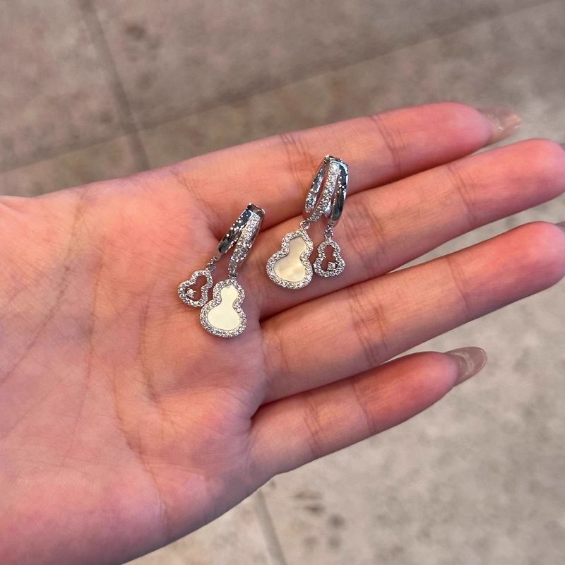Same Style Sparkling Diamond White Mother-of-Pearl Double Gourd Pendant For Women Elegant Exquisite High-End Feel Square_voghion.com
