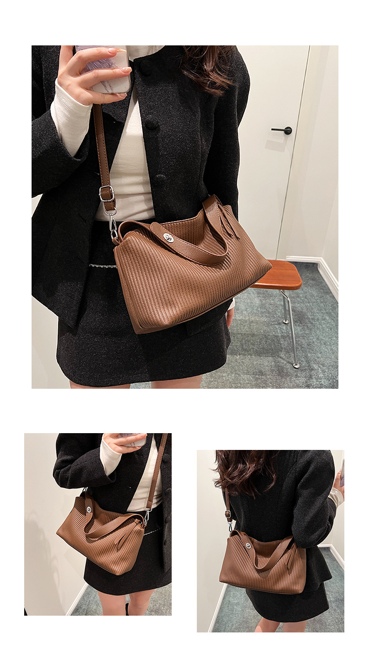 Retro Handheld Kleine Tas voor Vrouwen 2024 Nieuwe Lente Mode Eenvoudige en Veelzijdige Kleine Vierkante Tas met Hoge Kwaliteit Textuur, Unieke Casual Schoudertas_voghion.com