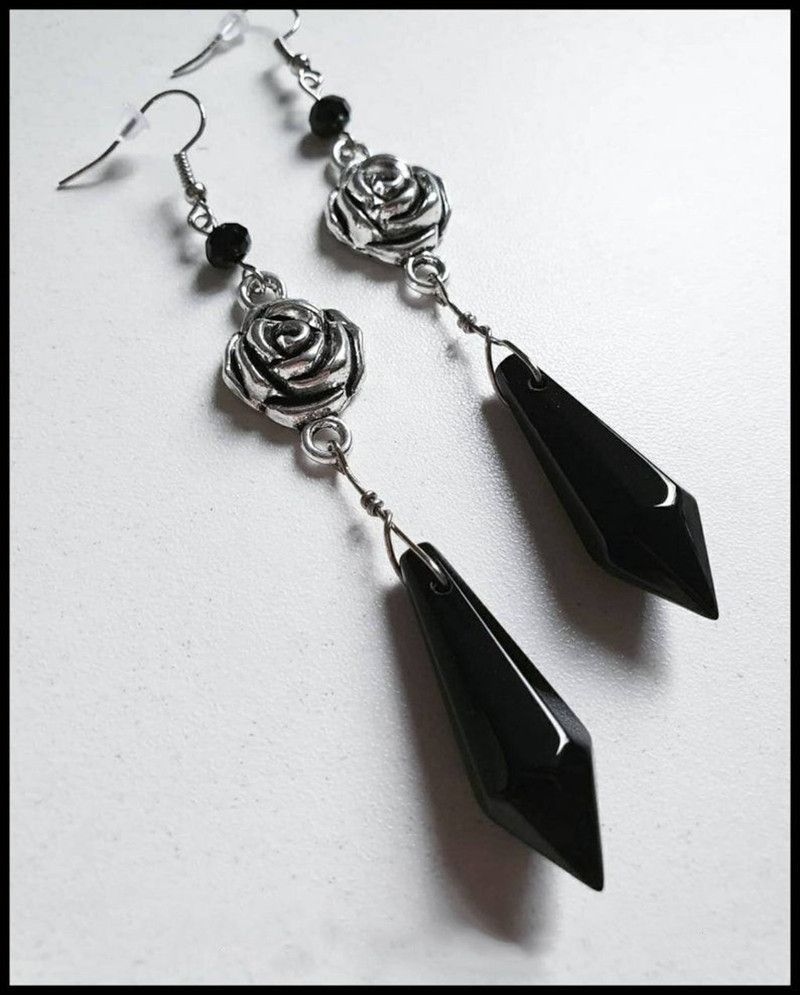 Gioielli e accessori Orecchini pendenti in vetro nero con rosa in stile gotico vittoriano_voghion.com