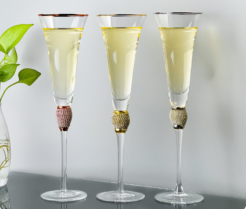 Creative Diamond Wrapped V-formad Trumpet Champagne Goblet Advanced Stroke Cocktailglas_voghion.com
