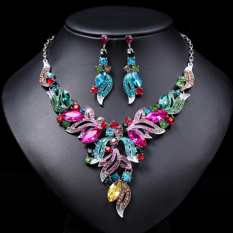 New Colorful Oil Painting Necklace Set for Women's Exaggerated Sweater and Lock Bone Chain Alloy Electroplating_voghion.com