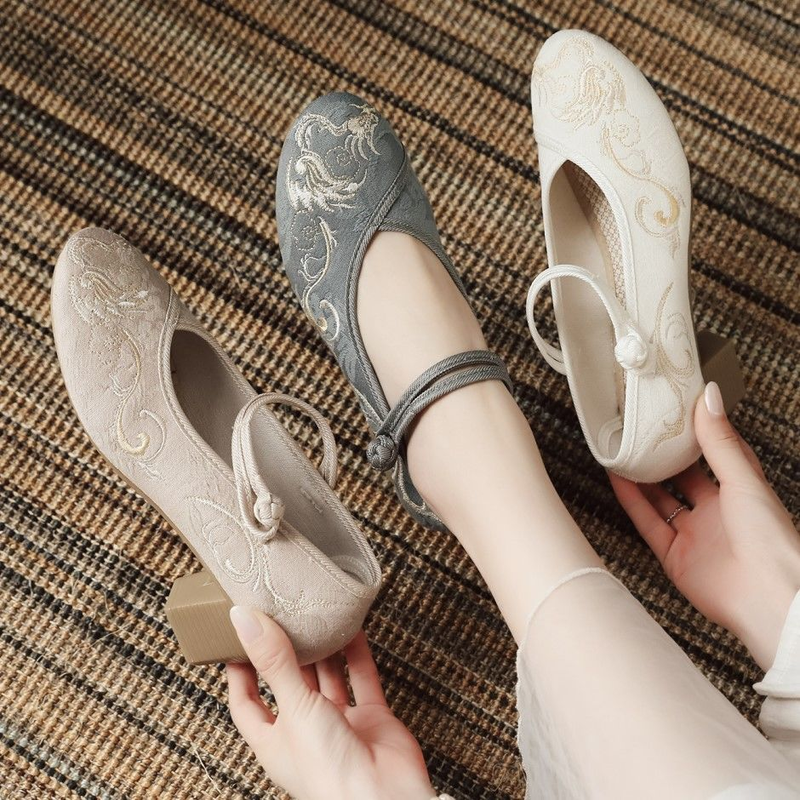 Damenschuhe mit hohen Absätzen und Cheongsam-Stil, alter Stil, Square Dance, dicke Absätze, dicke Sohle, bestickte Stoffschuhe, Frau_voghion.com