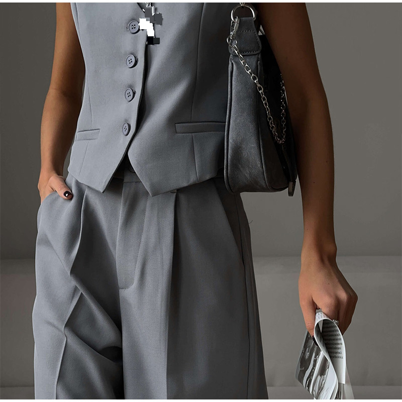 Traje de primavera y verano 2025 con chaleco y pantalones cortos rectos y cuello en V, ropa informal y cómoda para mujer._voghion.com