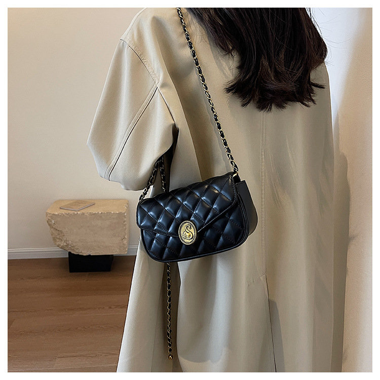 Borsa da donna Estate 2023 New High-end Sense French Niche Diamond Chain bag borsa a tracolla a tracolla all-match di moda_voghion.com