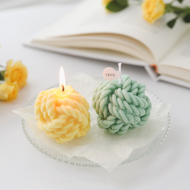 Creative DIY handmade aromatherapy small yarn candles with hand gifts, gift boxes, photography props, small yarn candles_voghion.com
