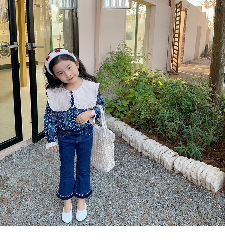 Kinderkleidung Mädchenanzug großes Revers Blumenhemd plus Schlagjeans zweiteiliger Anzug_voghion.com