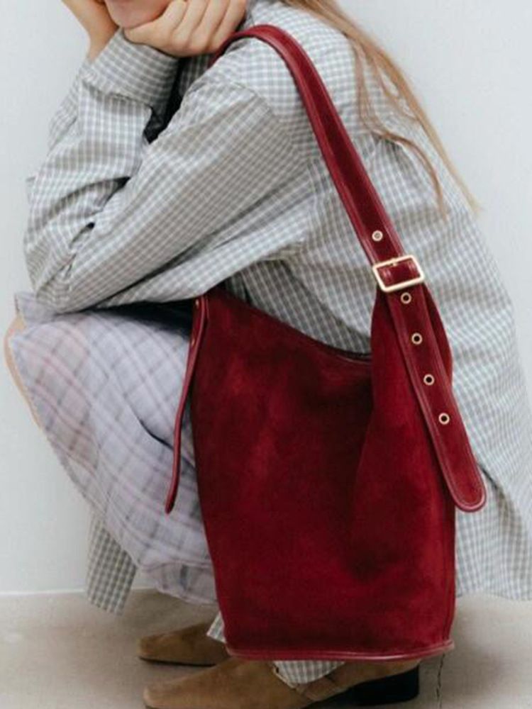 Sac seau à bandoulière en daim rouge avec ceinture décontractée, nouvelle mode automne-hiver 2025, personnalité polyvalente, niche légère_voghion.com