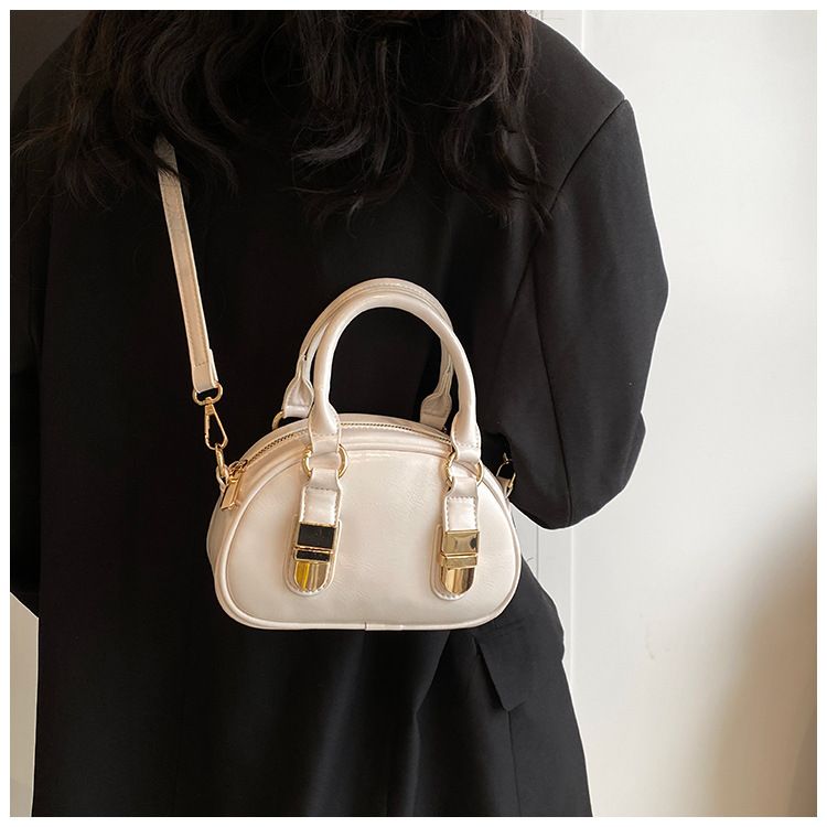 Fashionable Hand-held Bowling Bag For Women 2024 New Item Niche Retro Shell Bag High-end And Versatile Shoulder Bag Crossbody Bag_voghion.com