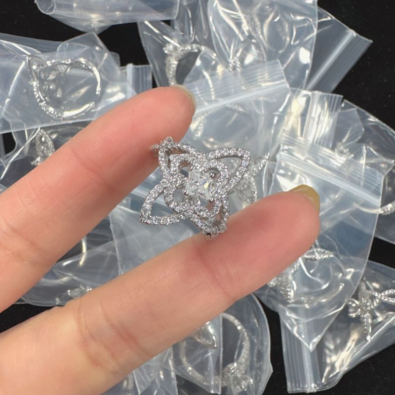 Super Flash And Exquisite New Ring Four-leaf Clover Ring Temperament Simple Personality High-end Light Luxury Versatile Fashion_voghion.com