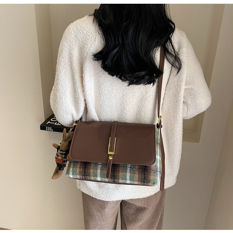 Årets populære lille veske for kvinner høst og vinter allsidig 2023 ny retro én-skulder crossbody-veske for kvinner teksturert liten firkantet veske_voghion.com