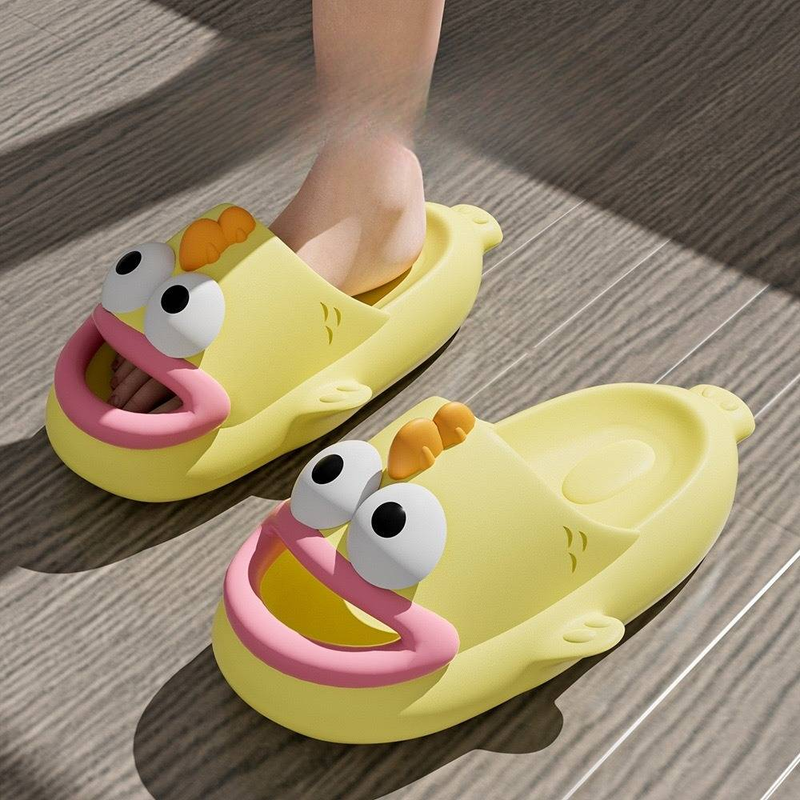 Clownfish slippers for women summer 2024 new cute indoor home stepping shit feeling thick bottom non slip sandals for outdoor wear_voghion.com