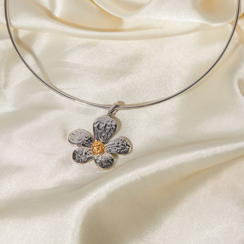 JD designer stainless steel pendant collar spring/summer 2024, fashionable niche, minimalist flower necklace for women_voghion.com