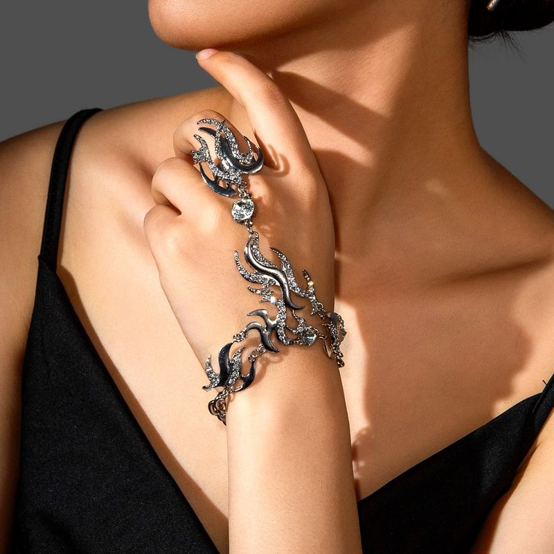 Braccialetto a dita intere in lega con strass dal design alla moda per le donne, gioielli versatili e di grande vendita_voghion.com