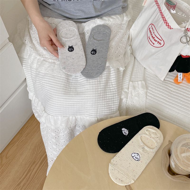 Chaussettes invisibles brodées chat mignon pour femmes et hommes - Chaussettes basses invisibles en coton respirant avec adhérence antidérapante pour un usage quotidien_voghion.com