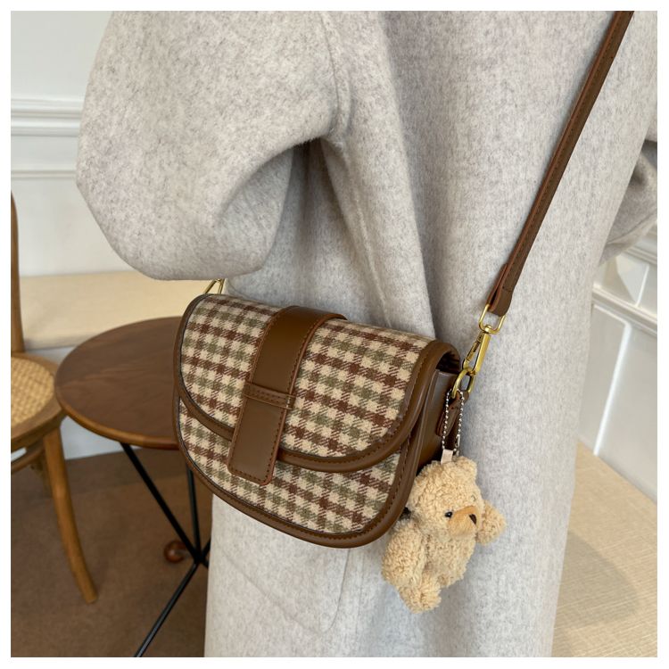 Feeling Small Women's Instagram niche 2024 New Fashion Inner Patch Single Shoulder Oblique Sewn Thousand Bird Grid_voghion.com