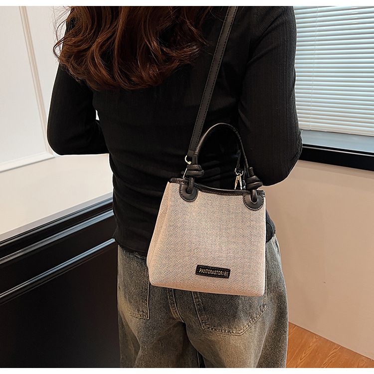 Mode Handheld Woven Eimer Für Frauen 2025 Frühling Sommer Koreanischen Stil Einfache Schulter Trendy Nische High-end Crossbody_voghion.com