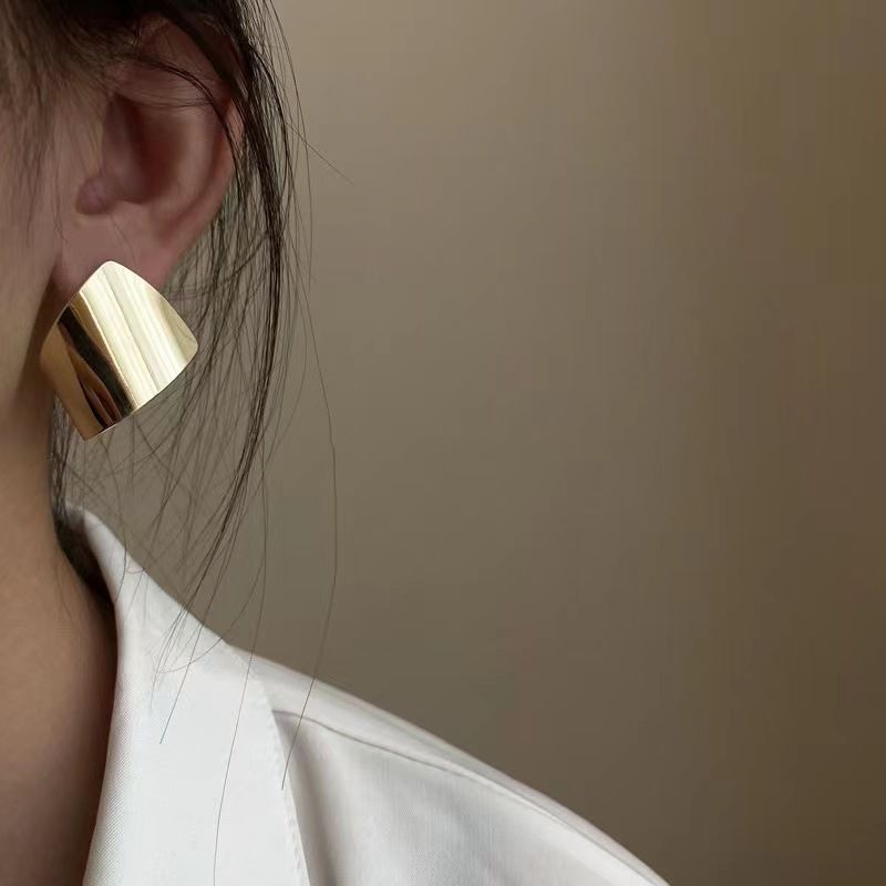 2024 New Fashion Style Exaggerated Glossy Geometric High-Quality Texture Earrings Minimalist Versatile Ear Jewelry_voghion.com