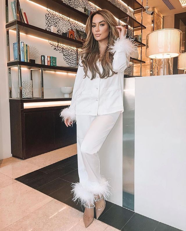Elegante pigiama da donna in tinta unita - Top con risvolto e pantaloni con orlo a piume, due pezzi (manica lunga, bianco/rosa/rosso/viola/nero)_voghion.com