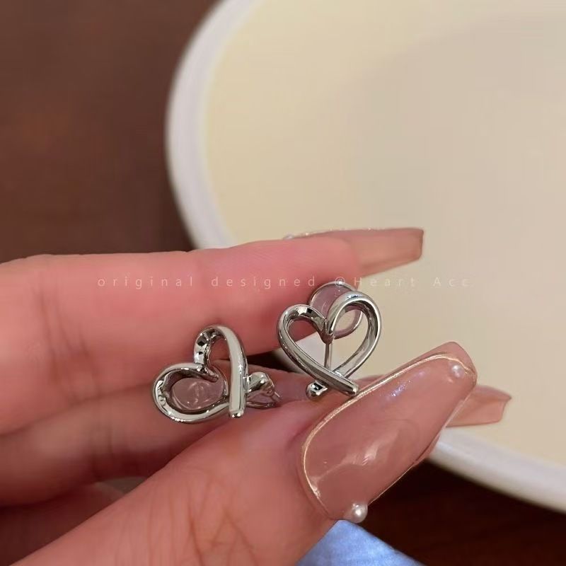 Simple sweet heart for women's autumn and winter niche design, without holes, earrings with temperament, versatile ear_voghion.com