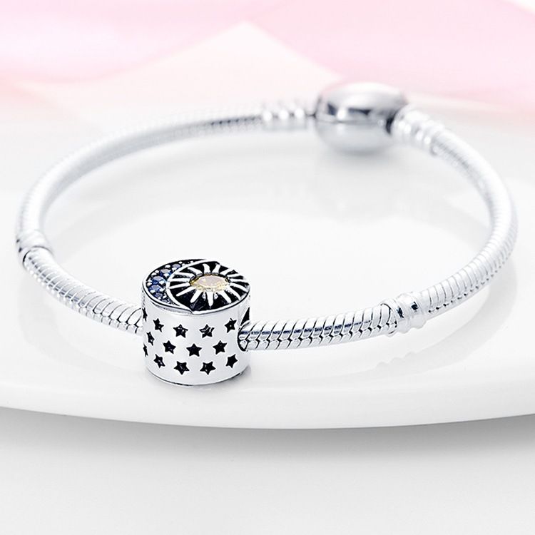Damenschmuck Beliebter eingelegter Zirkon Stern- und Mondserie Mond Sonne Runder Perlenanhänger Modeschmuck_voghion.com