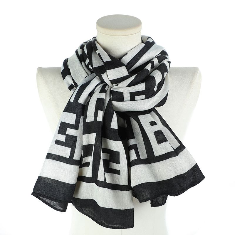 Neues unregelmäßiges, schlichtes, geometrisches Buchstaben-Modisches Design, quadratischer langer Schal für Damen, Reise-Outfit_voghion.com