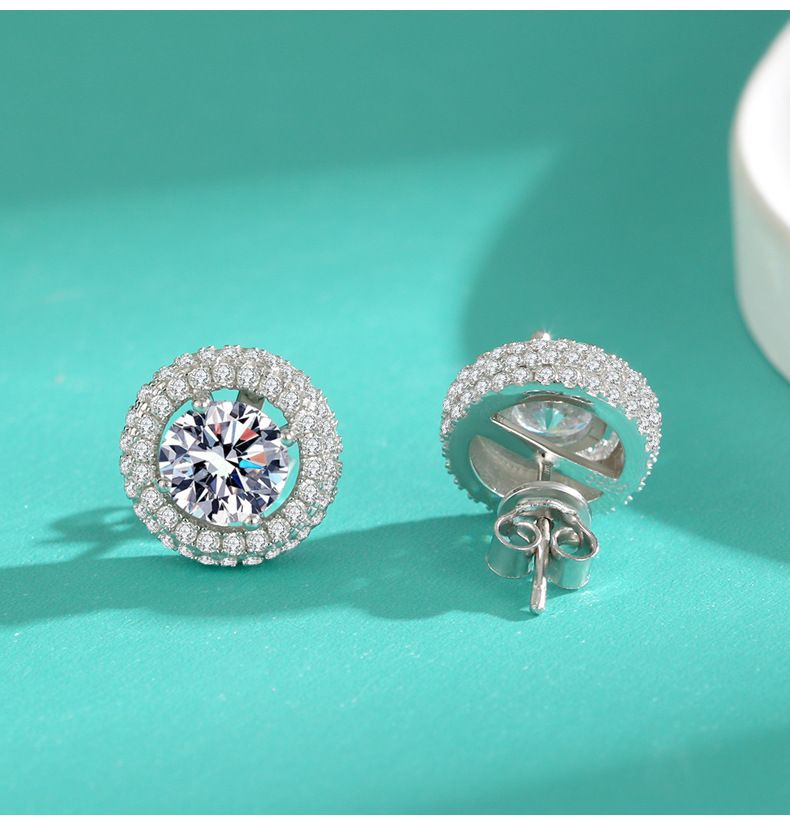 Gioielli da donna Moissanite Orecchini rotondi di lusso a quattro griffe intarsiati Orecchini versatili alla moda in argento sterling con diamanti intarsiati Pendolarismo avanzato_voghion.com