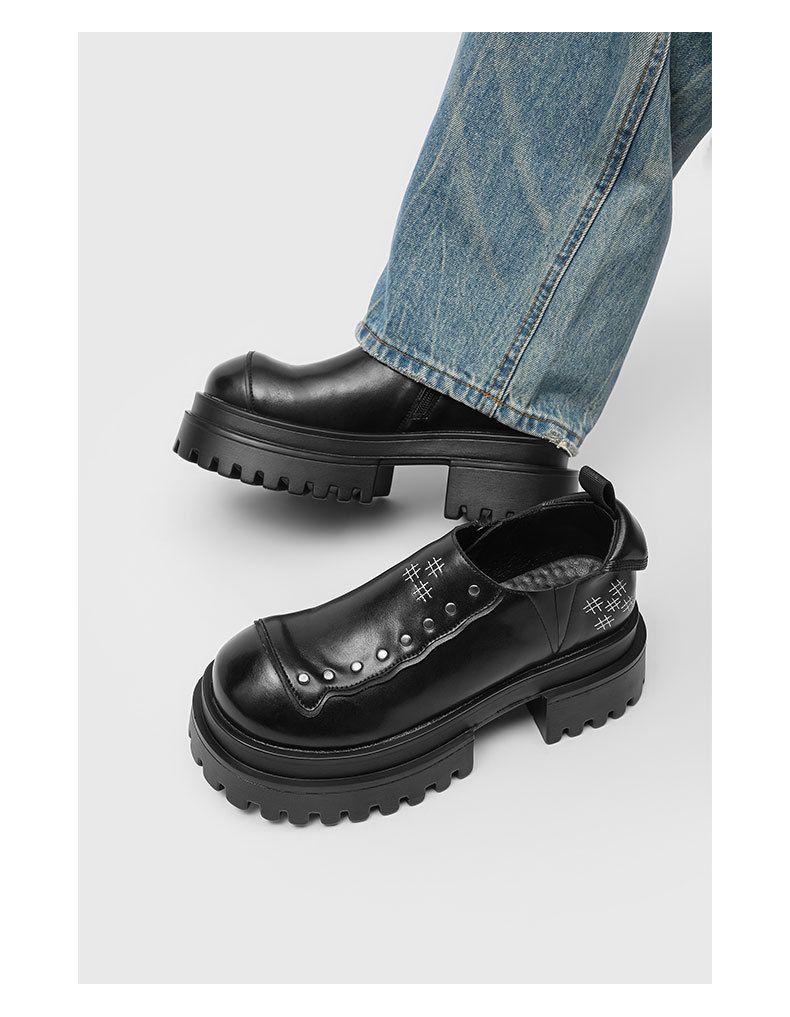 Gothic Nieten Beliebte Lederschuhe Derby-Schuhe Low-Top Dickbesohlte Erhöhung Casual Herrenschuhe_voghion.com