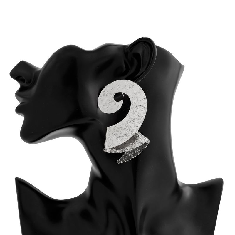 Personality metal geometric texture hollow earrings female irregular twisted glossy earrings earrings_voghion.com