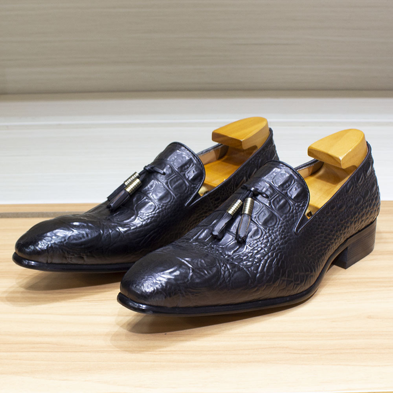 Unschlagbare Qualität. Unschlagbare Qualität. Italienische handgefertigte Business-Freizeitschuhe, spitze Leder-Loafer mit Quaste, trendige Herrenschuhe mit Krokodilmuster_voghion.com