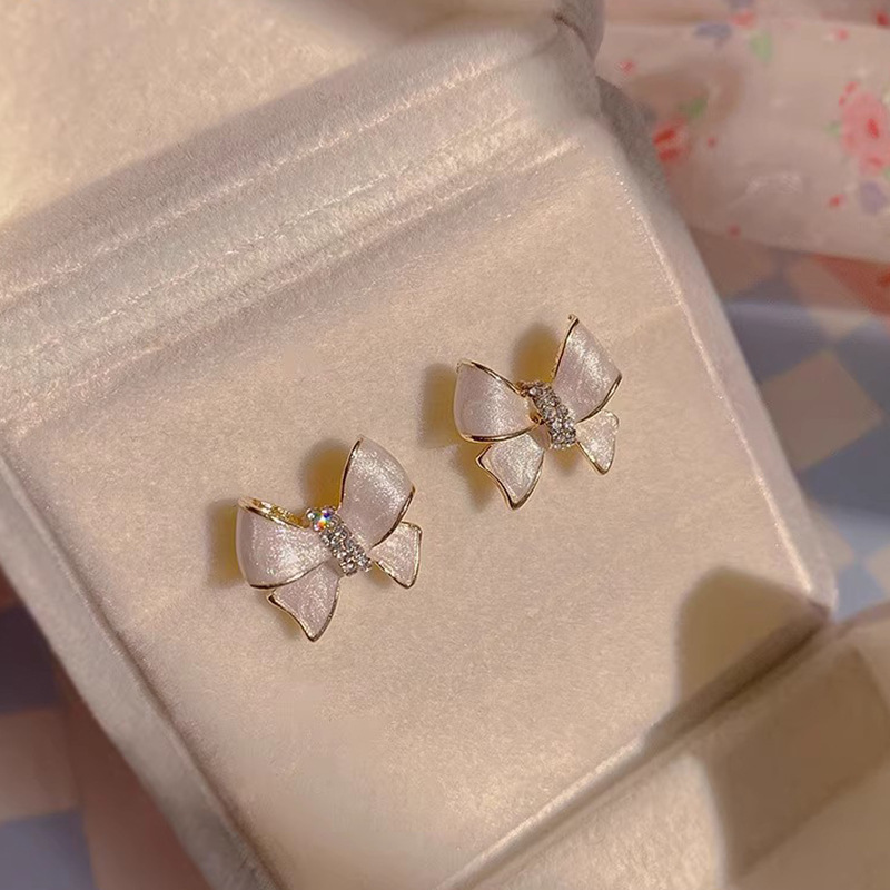 Orecchini da donna Orecchini ad arco con temperamento ad ago in argento Orecchini da donna di design di fascia alta per la nicchia estiva Nuovi orecchini alla moda all'ingrosso_voghion.com