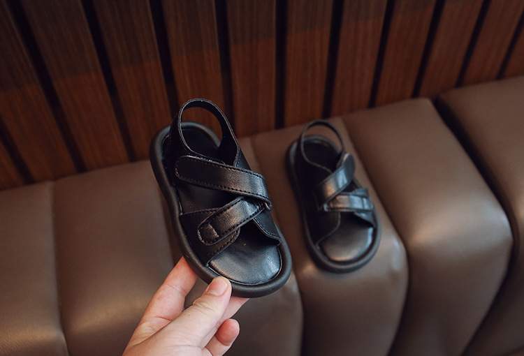 2024 Sandali versatili per bambini semplici alla moda da spiaggia della nuova ragazza estiva 2024 Scarpe singole di marca alla moda con suola morbida_voghion.com
