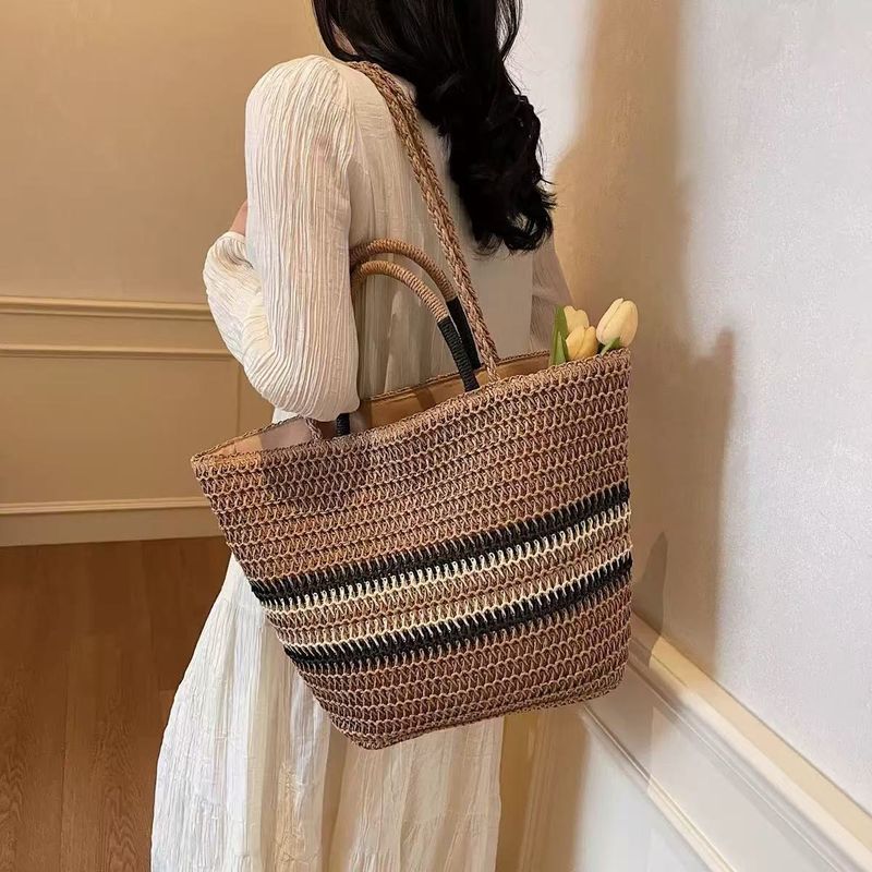 Borsa a tracolla alla moda da donna in paglia a righe patchwork, nuova estate 2025_voghion.com
