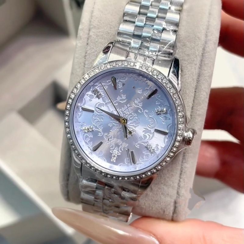 Kaiserinwitwe – Damenuhr in Eisblau mit Diamanten_voghion.com