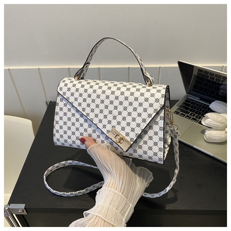 Retro Simple Small Square Bag 2023 Summer Fashion Printing Shoulder Bag Casual Commuting Messenger Bag Western Style Handbag_voghion.com