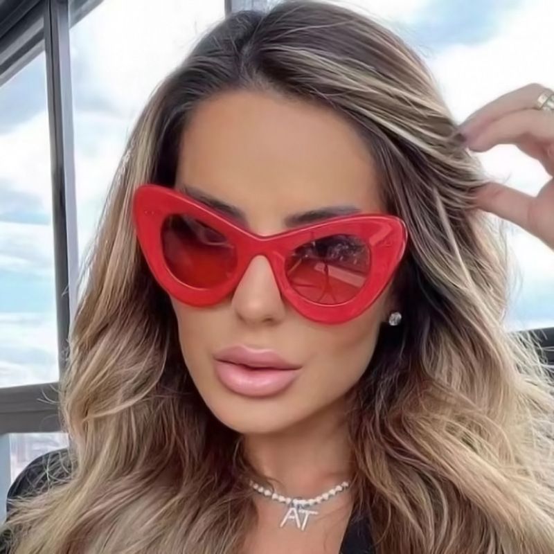 Trendy Cat Eye Large Frame Rivet Sunglasses For Sports_voghion.com