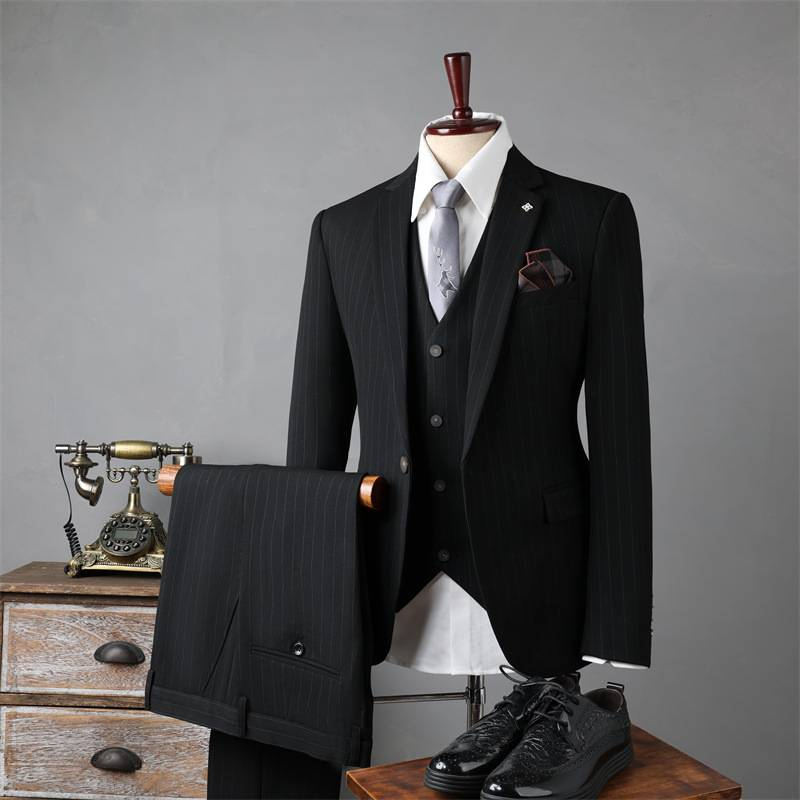 Slim Fit Hochzeitsanzug-Set für Herren – Blazer mit einem Knopf und Revers und Nadelstreifen, formelle Kleidung für Bräutigam und Trauzeugen (Schwarz/Nebelgrau gestreift)_voghion.com