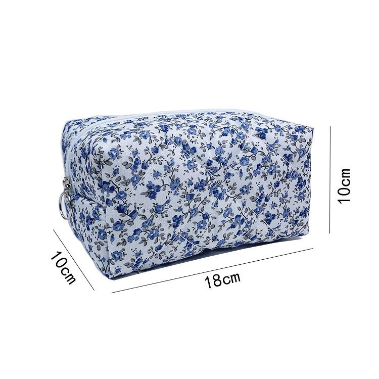 Make-up-Tools Zubehör Gesteppte Stickerei Kleine Blumenkosmetiktasche Große Kapazität Tragbare Baumwollhandtasche Frische und einfache Waschtasche_voghion.com