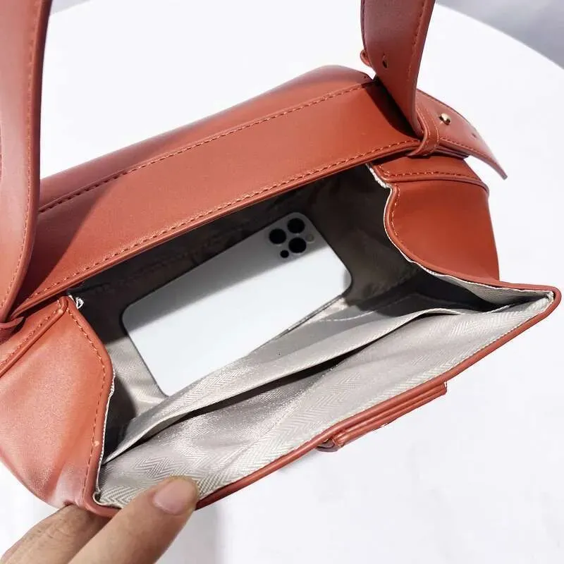 Borse da bowling casual di alta qualità per donna, borsa e borsetta firmate 2024, nuove in pelle PU con manico superiore arricciato, piccole_voghion.com