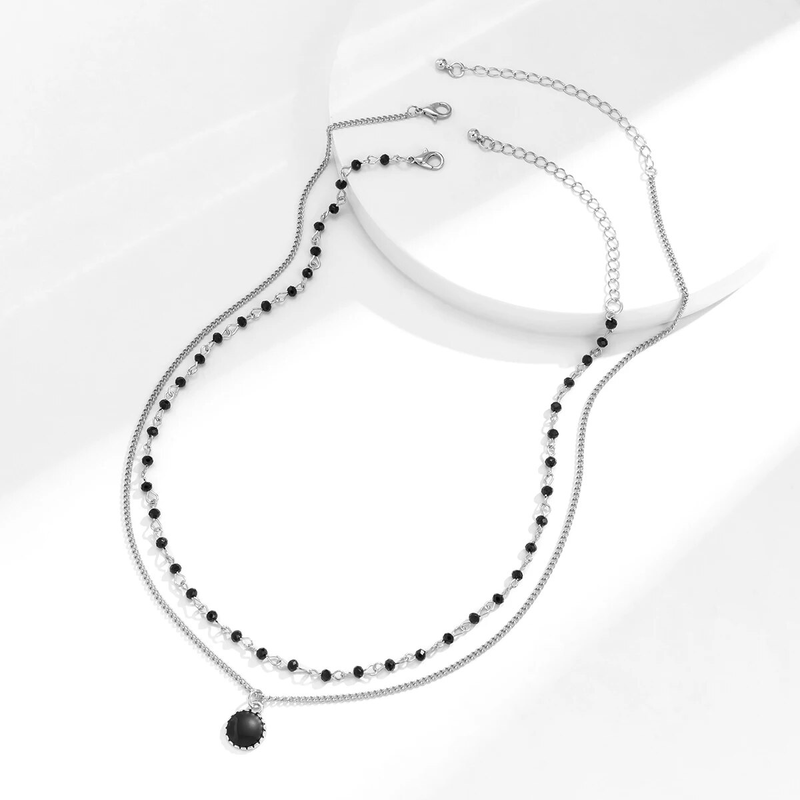 2025 Nouveautés Chaîne de petites perles superposées avec pendentif en forme de pièce noire Collier ras du cou séparable tendance pour hommes Accessoires de bijoux de mode 2024_voghion.com
