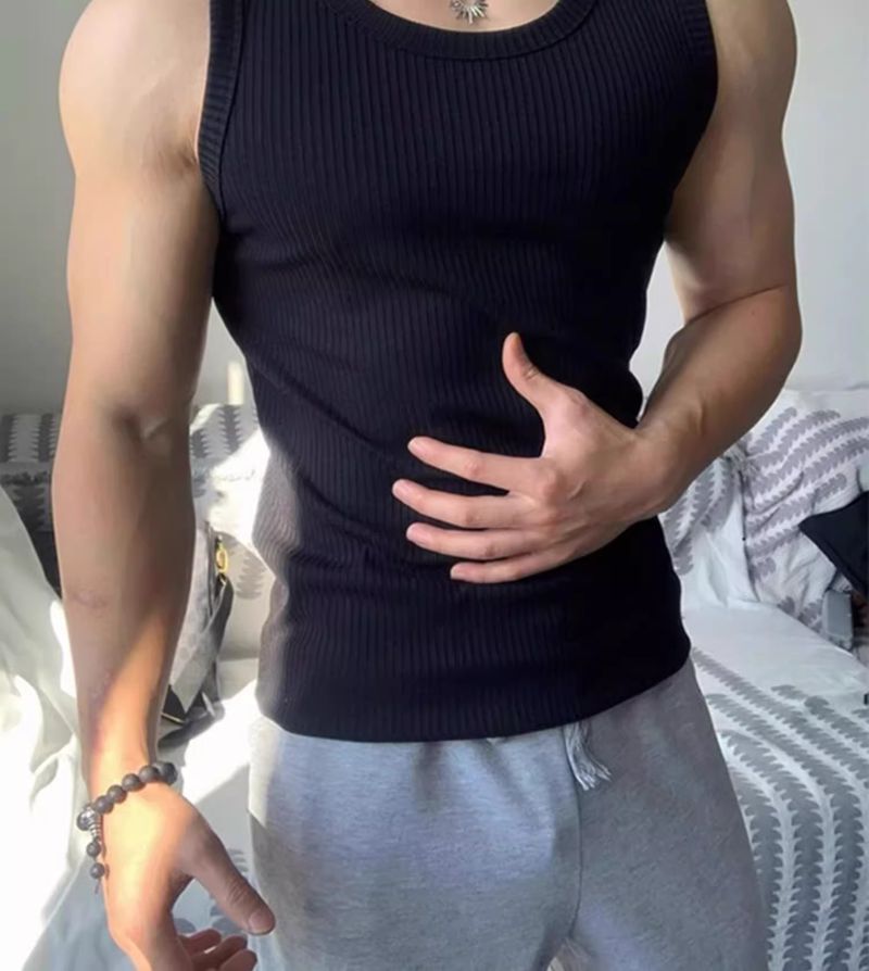 "Men's Muscle Fit Sleeveless Vest - Breathable Mesh Gym Tank Top For Summer Workouts & Bodybuilding - White/Black Athletic Compression Shirt"_voghion.com