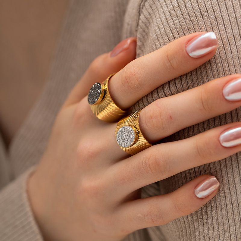 Trendy goldener radialer schwarzer Diamant-übertriebener Edelstahlring, vielseitiger Titanstahlschmuck für weibliche Internet-Prominente_voghion.com
