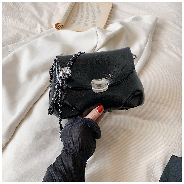 Bolsa de corrente de estilo estrangeiro de alta qualidade feminina 2023, novo design de nicho, bolsa carteiro, enrugada, moderna, bolsa de ombro pequena quadrada_voghion.com