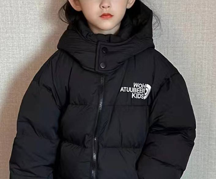 "Unisex Kinder Fleece-gefütterte Kapuzenjacke – Warmer Puffermantel mit Nylon-Außenmaterial für Jungen & Mädchen (Schwarz/Burgund/Grün/Lila)"_voghion.com